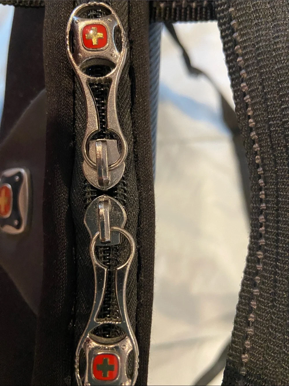 SwissGear removable bag